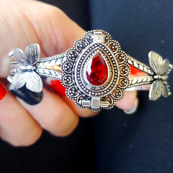 New Garnet 925 Silver Butterflies Poison Cuff Bracelet. - Picture 1 of 14